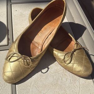 Vintage Chanel Gold Quilted stitch Ballet Flats very soft lambskin leather 40